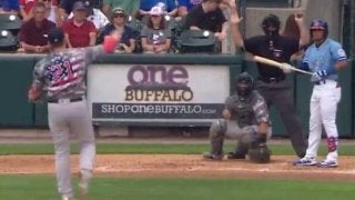 【MLB】投球直前で審判からタイムを取られ…マイナー投手が観客席へ投げる衝撃の一投