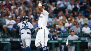 【MLB】投げた手袋が球審の顔面直撃→即退場…2試合出場停止に異議の外野手「驚いた」