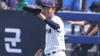 【U-18W杯】奥川が代表初出場！　投手ではなく代打で登場、内野安打を放つ