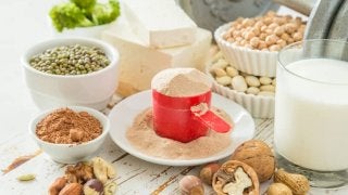 たんぱく質は「動物性」と「植物性」を一緒に摂ると効果的。キューサイが実証