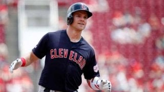 【MLB】「なんてこった！」投げた本人ですら笑っちゃう、衝撃のレーザービーム大暴投