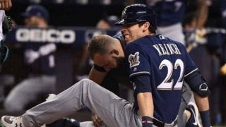 【MLB】イエリッチが自打球で膝蓋骨骨折、今季絶望に　44本塁打で2年連続MVP候補も…