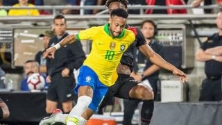 ネイマールに待ち受けるパリでの逆境。セレソンで得点も立場は厳しい