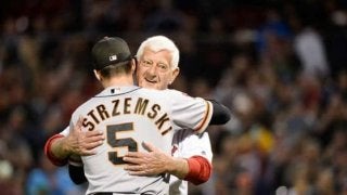 【MLB】殿堂入りの祖父と、ルーキーの孫による始球式　感動の瞬間に「だから野球は最高だ」