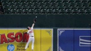 【MLB】オ軍中堅手が大ジャンプで本塁打奪取！　「終盤のキャッチ・オブ・ザ・イヤー候補」