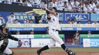 引退試合に「7番・DH」で出場のロッテ福浦　3打席凡退後の第4打席は捕飛