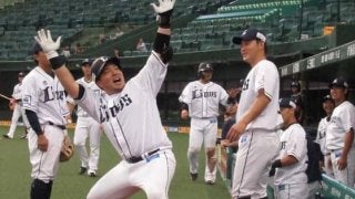 西武山川、紅白戦でド派手2ラン　内野席に「どすこい」披露、CSへ「1日1日大事に」