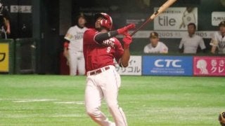 楽天オコエ、内角高め151キロ“悪球撃ち”でCS初アーチ！　「とにかく思い切りいきました」