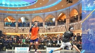 360度から観戦できる4面ガラス張りコートで「全日本スカッシュ選手権大会」を開催