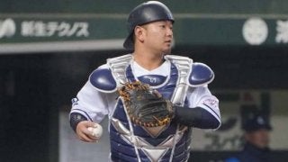 鷹が終盤8回に逆転！　内川の代打・長谷川勇が同点打、まさかの捕逸で勝ち越し