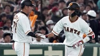 巨人丸の劇的スクイズの裏で…ピョンピョン跳びはねる元木コーチにファン注目「最高笑」