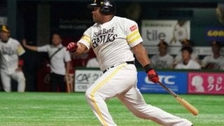 【日本S】鷹デスパイネが死球に怒り露わ　ヘルメット投げ捨て、場内は騒然