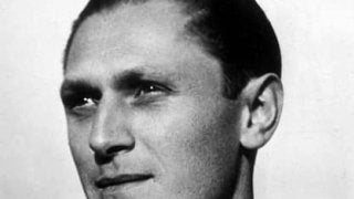 酔っ払いながらゴール。ペレよりも多く5000得点した破格のストライカー