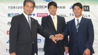 西武、ドラフト7位・上間と8位・岸に指名挨拶　潮崎氏「レベルの高さに惚れて獲得した」