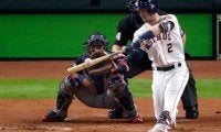 【MLB WS】アストロズ、2年ぶり世界一へ速攻逆転劇！　たった4球で同点＆ブレグマン勝ち越し弾