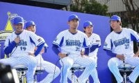 DeNA今季“名場面”の舞台裏　エスコバーが覚えた新日本語、上茶谷は今永に“タメ口”
