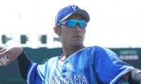 ハワイ帰りのDeNA伊藤光が山崎との2S公開　「人並みに日焼けされた光さん」