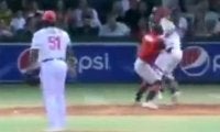 ベネズエラWLで世紀の大乱闘！　バット殴打に飛び蹴り、グーパンチで場内騒然