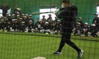 レイズ移籍の筒香、野球少年に打撃の極意伝授　「練習からフルスイングを」