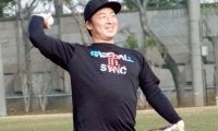 ロッテ移籍の美馬が自主トレ公開「優勝したい」　西武榎田と80Mの遠投も