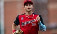 【MLB】衝撃の神業にファンも驚愕　マ軍外野手が飛ぶフリスビーに打球を命中「どんな魔術？」