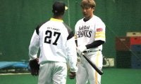 鷹グラシアルがキャンプ合流　工藤監督が語るバレンティンとの併用プランは…