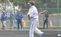 中日高橋らがヘロヘロに…元ソフト日本代表・宇津木氏が飛び入り参加で“鬼ノック”