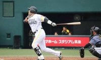 鷹・内川が柳田と共に実戦復帰　2打席外野フライ「思ったより違和感なく」