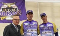 目指すは「マシンガン打線」。ベイV戦士の鈴木尚典が新球団で恩返し