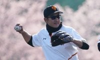 巨人菅野が“神業”披露！　見事なバットコントロールに「お見事」「さすが」