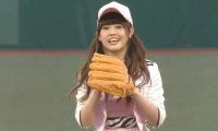 【始球式名場面】美女アイドルの1球に球場どよめく　ノーバウンド始球式にファン「見事です」