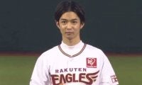 【始球式名場面】さわやかな笑顔で球場を魅了！　イケメン俳優・千葉雄大さんの渾身ガッツポーズ