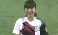 【始球式名場面】大暴投でも「可愛い」　当時14歳のモー娘・牧野真莉愛さんがガックリ…