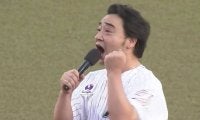 【始球式名場面】実は名門野球部員でした！　ジャンポケ斉藤さんの豪快ノーバン投球に球場どよめく