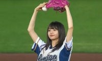 【始球式名場面番外編】台湾プロ野球に「女神」降臨！　乃木坂46齋藤飛鳥さんが制服始球式