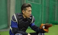 球の握り替え上達法はミットの使い方にあった　元プロ捕手が教える少年野球