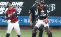 【球界名場面番外編】どうやって打った？　台湾で陽岱鋼の兄が放った規格外の“悪球アーチ”