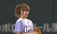 【始球式名場面】元AKB48大島麻衣さんが「かわいいなぁ〜」　笑顔弾けるワンバウンド投球