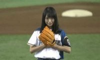 【始球式名場面】溢れる笑顔で球場魅了！　元AKB48北原里英さん美脚ノーバウンド投球
