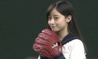 【始球式名場面】橋本環奈の天使すぎる15歳ノーバウンド投球に解説者感服「可愛いですね」