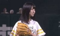 【始球式名場面】父は通算71勝プロ投手　元HKT48若田部遥さんが弾ける笑顔でファン魅了