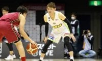 折茂武彦が語る今の日本バスケ界。「羨ましくないと言えば嘘になる」