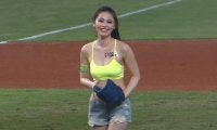 台湾の美女モデルにファン釘付け？　抜群のプロポーションからノーバウンド投球