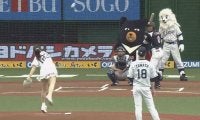 【始球式名場面】美人声優が白ユニ＆ミニスカで球場彩る　芹澤優さん大暴投も笑顔でカバー