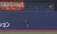 【球界名場面】「ランナー大混乱」頭上越えても中ゴロ2打点？　球場騒然の珍事にファン同情