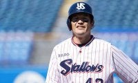 ヤクルト坂口、一塁手で横っ飛びの美技披露！　第1打席では中前打を放つ