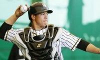 阪神・梅野隆太郎も約束されない、正捕手の座。混沌か不動か…前代未聞の三つ巴の行方