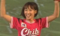 【始球式名場面】元バレエ美女の“I字開脚”投法に球場騒然　岡田サリオさんの軟体始球式
