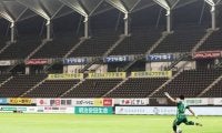 Ｊリーグ観戦記者が感じた不安と戸惑い。ピッチ上には「新しい様式」があった