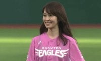 【始球式名場面】美女モデルの豪快コロコロ投球　ミスユニバース3位の1球にファン笑い